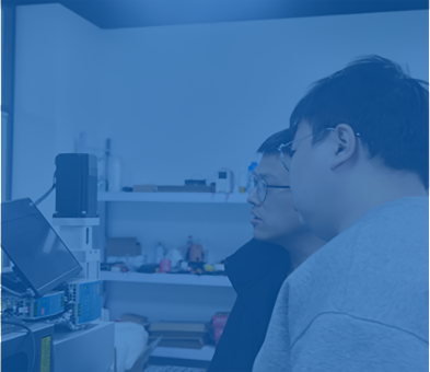 以硬核技术创新为核心发展动力，率先突破全场景大宗物料快速、无辐射检测技术难题，独创增强光谱技术与 AI 深度学习智能模型深度融合的检测体系，实现核心技术国际领先；以持续创新驱动核心技术迭代升级，推动构建 “检测 - 分析 - 决策” 全周期检测闭环，打造 “设备 + 数据 + 运维” 一体化产业生态，凭持续技术创新构筑行业技术护城河。